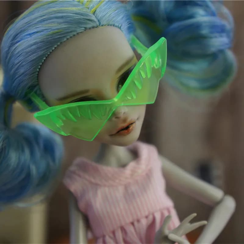 Decorative necklace, tiara, bracelet, and glasses for dolls - thumbnail 6
