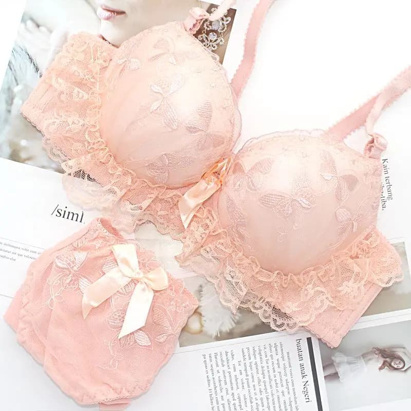 Wireless lace lingerie set with bra and matching panties - thumbnail 3