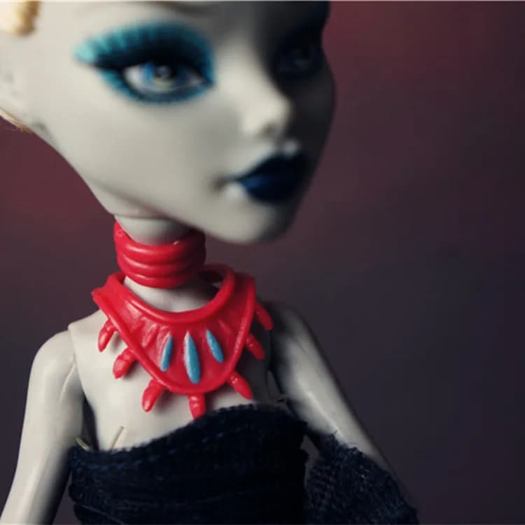 Decorative necklace, tiara, bracelet, and glasses for dolls - thumbnail 2