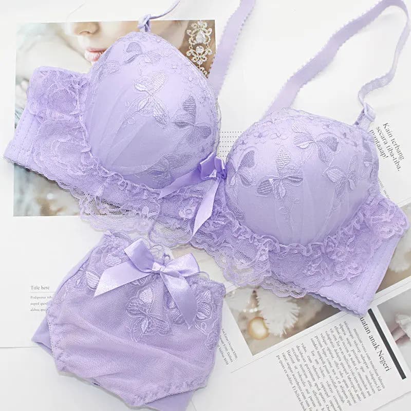 Wireless lace lingerie set with bra and matching panties - image 1