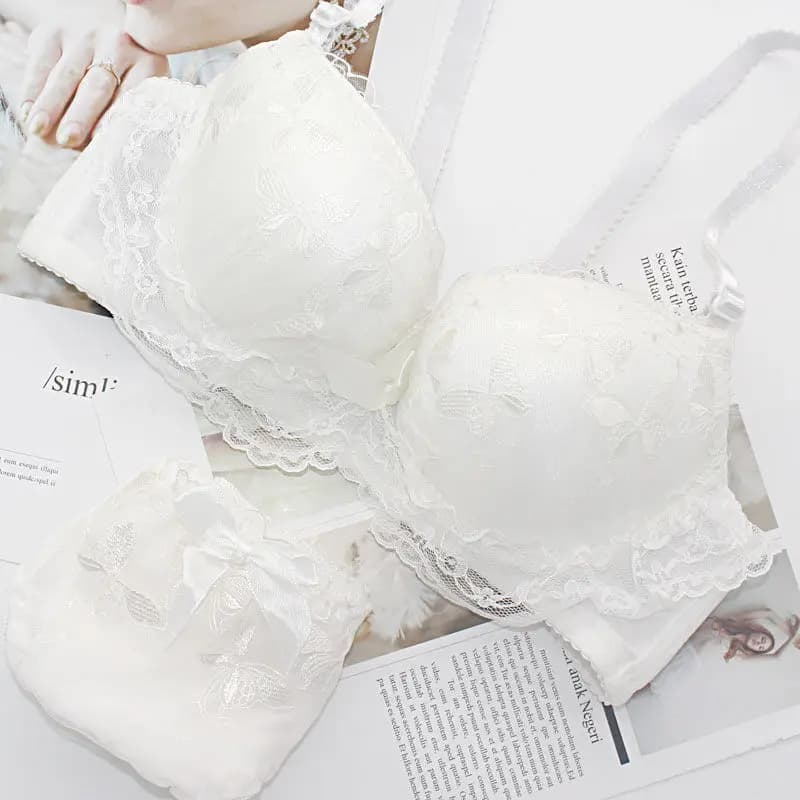 Wireless lace lingerie set with bra and matching panties - thumbnail 4